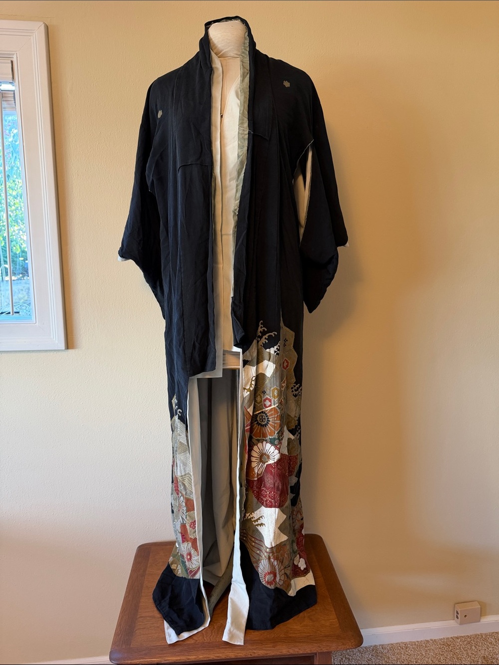 Vintage. Black Floral  Long Kimono Robe medium